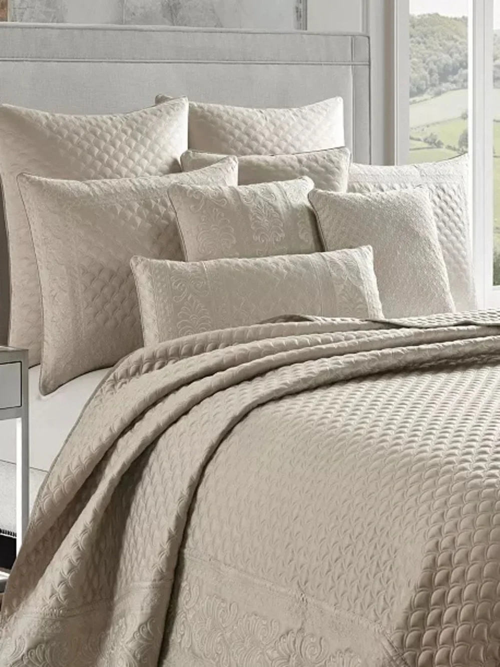 J Queen New York Lyndon Coverlet, Full/Queen - Pearl NEW/Open Box